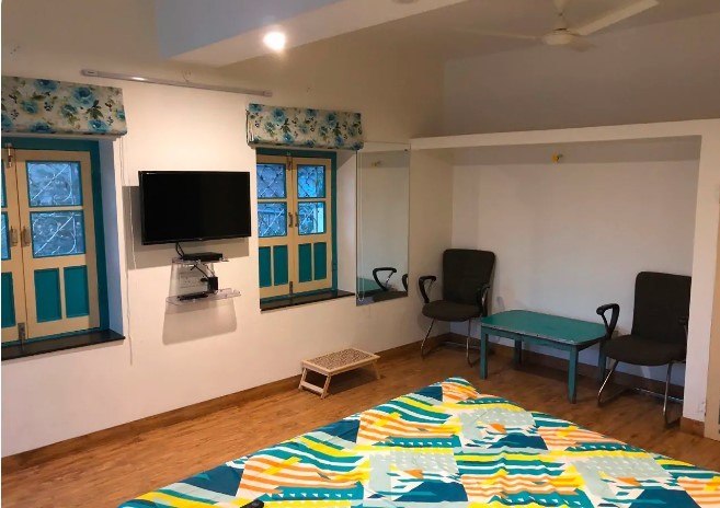 B99 Private room with activities, Jaipur