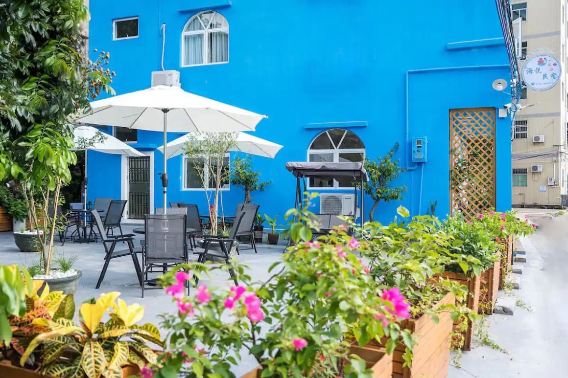 Bright 4BR Home w/ Garden