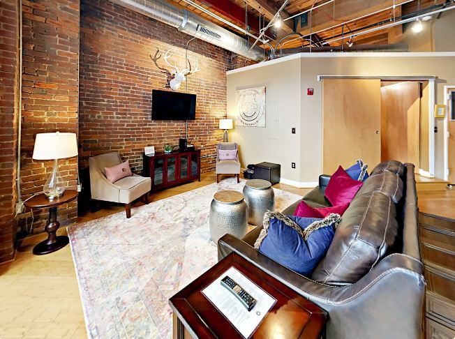 Charming 1820s loft near Broadway