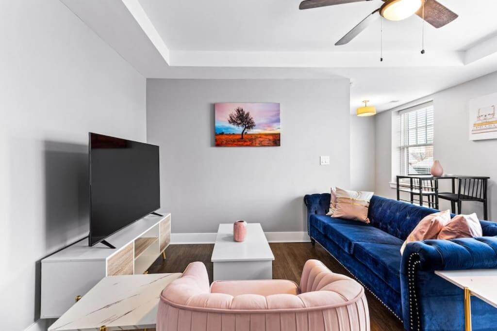Cozy bedroom apartment detroit