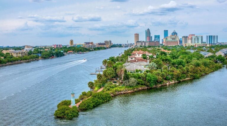 The 4 Best Hostels in Tampa