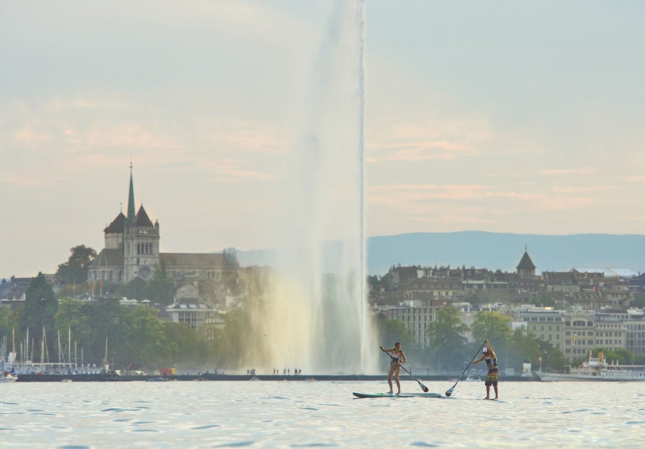 Go on an evening boat ride on Lake Geneva