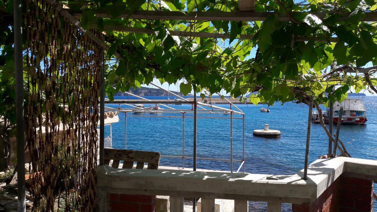 where to stay in vis croatia