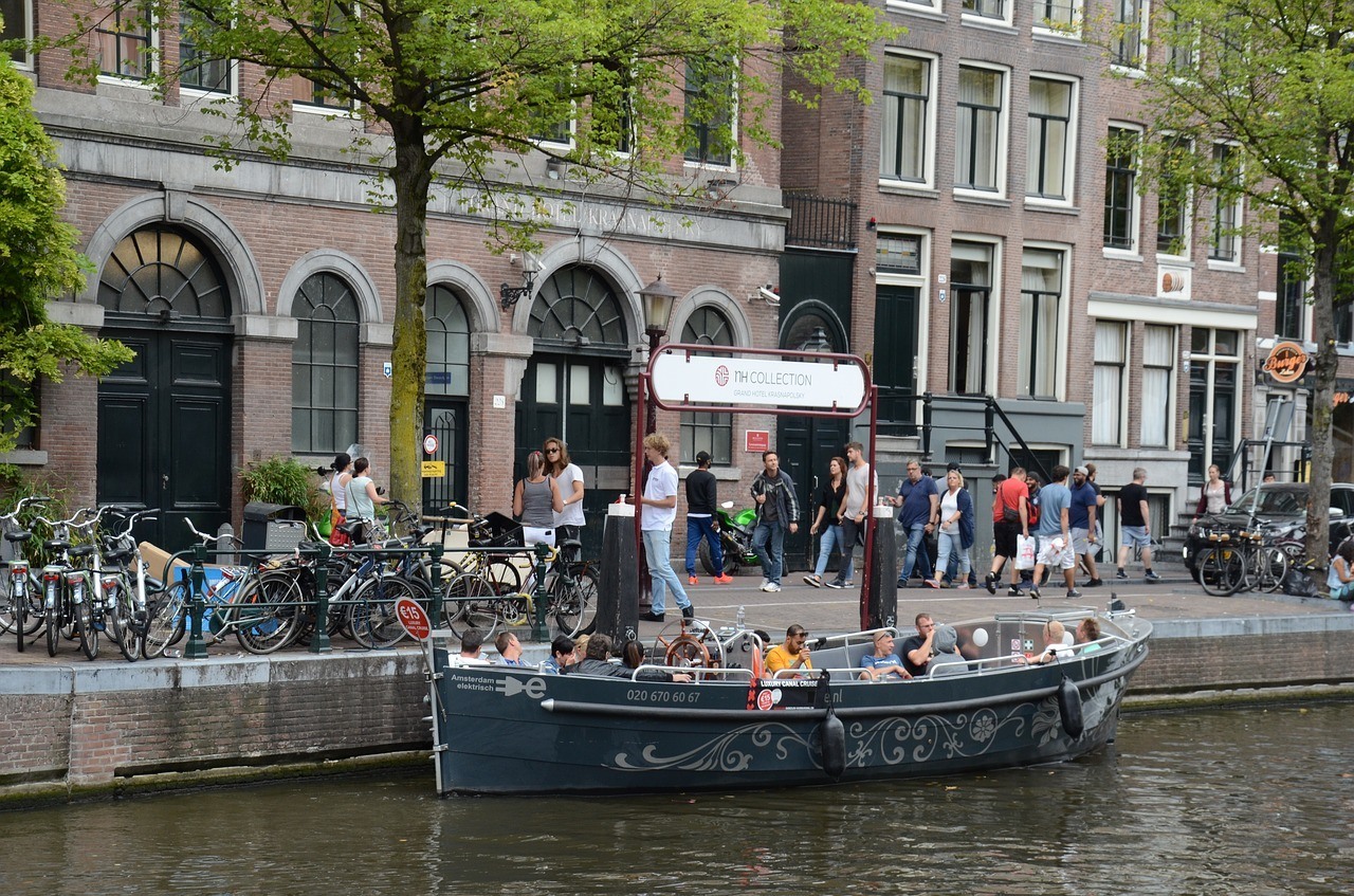 is Amsterdam expensive to visit