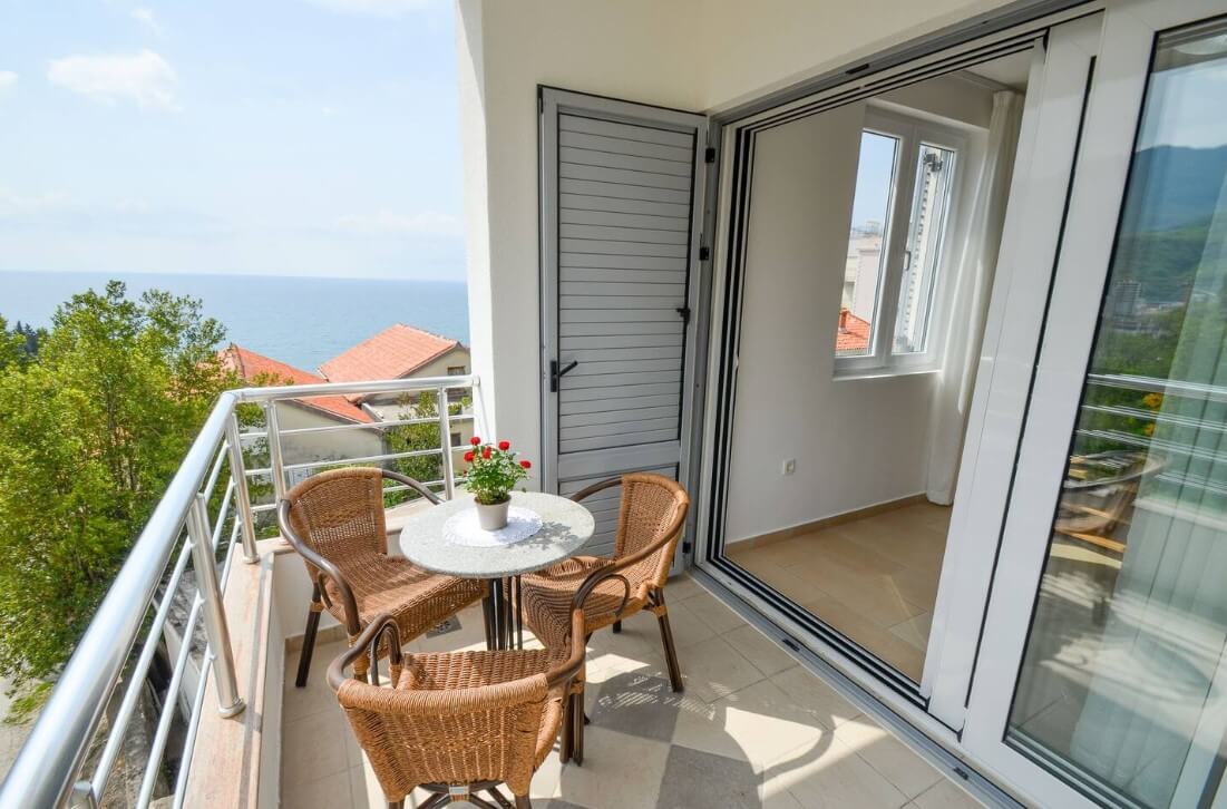 Apartments Ivanovic Studio with sea view