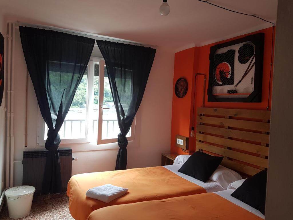 Barri Antic Hostel & Pub