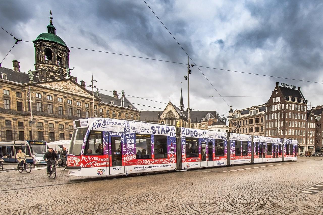 how to get around Amsterdam cheap