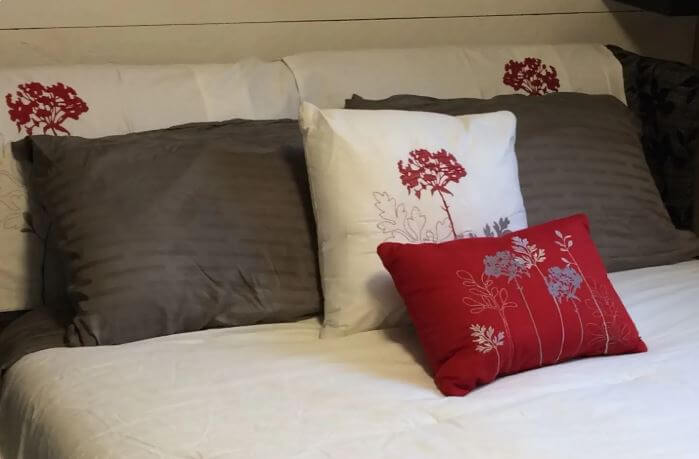 Cosy Bedroom near Dundas Street