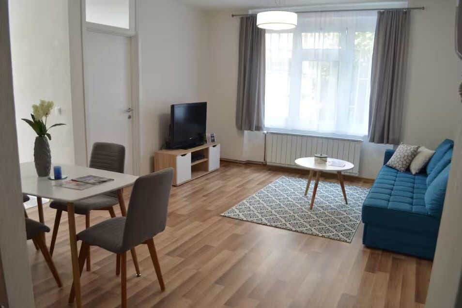 Joyful City Center Apartment