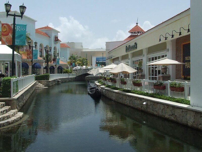 La Isla Shopping Village