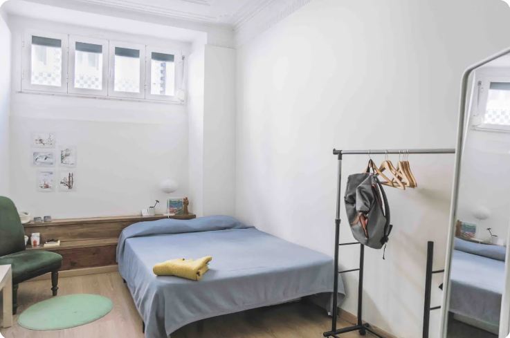 Private room with Lisbon Family