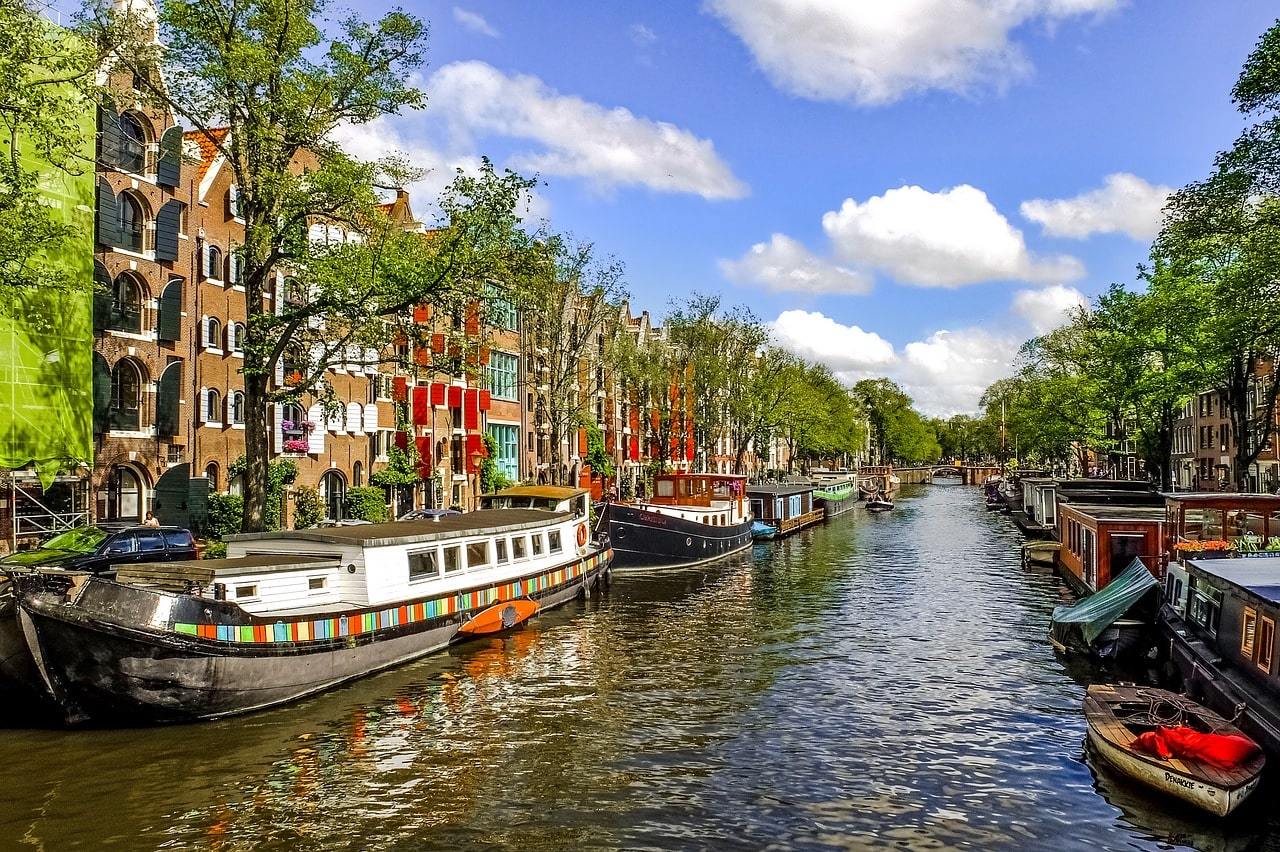 how much does a trip to Amsterdam cost