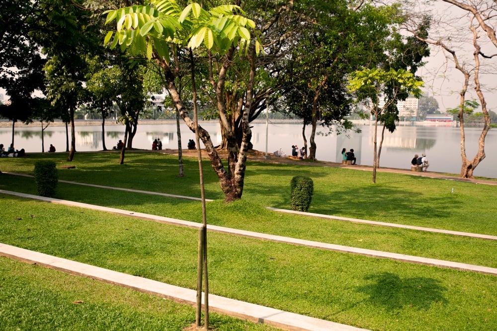 shutterstock - yangon - inya lake