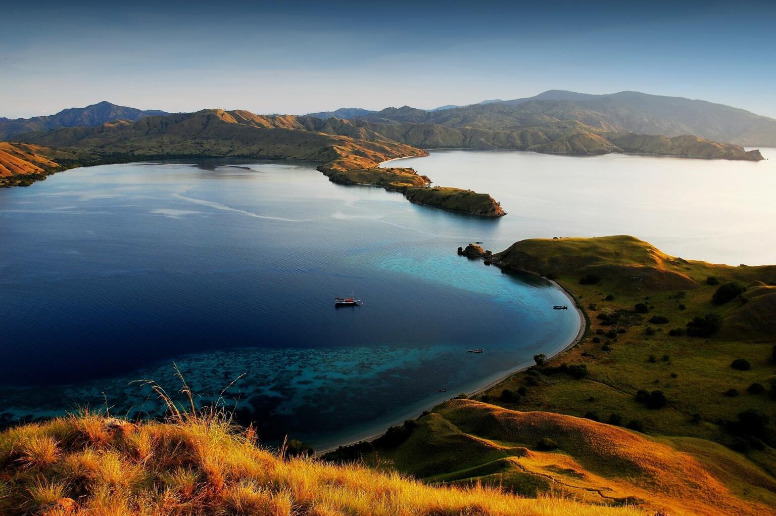 diving on komodo island