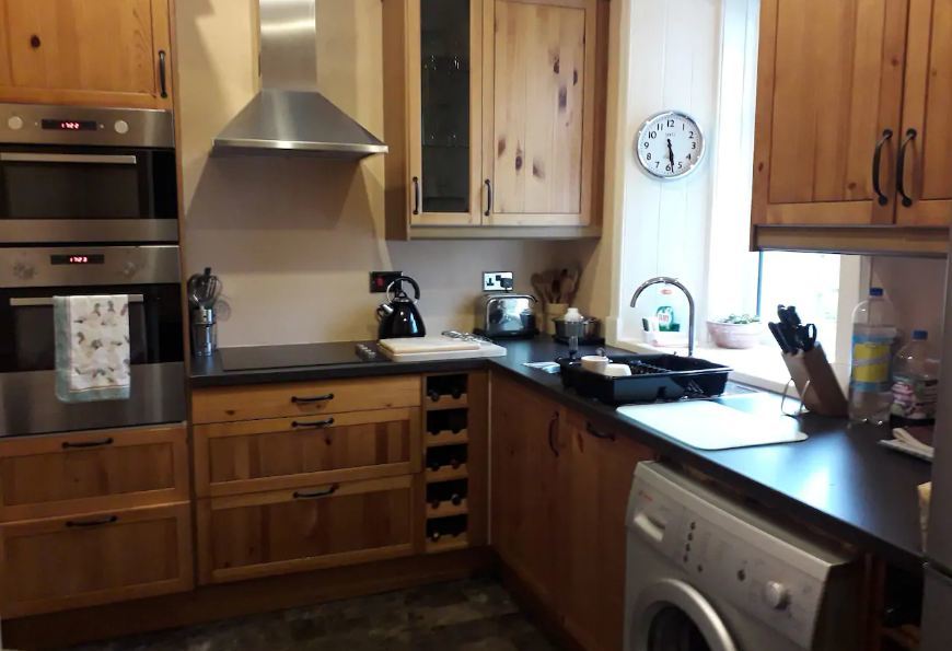 Private Cottage Room close to City and Airport Edinburgh