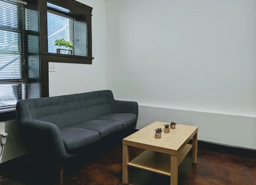 Simple Space near to Bars and Clubs Portland