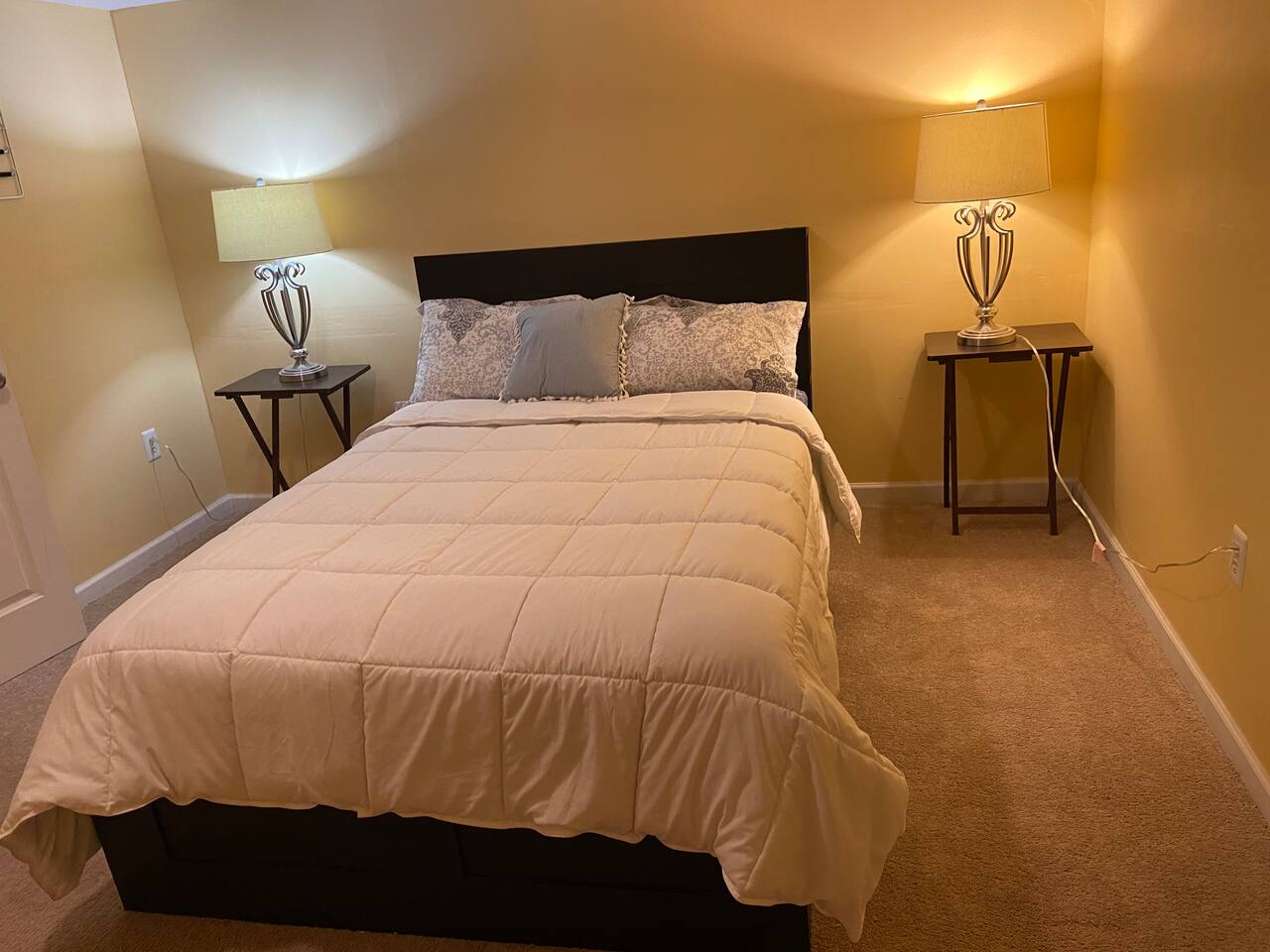 Spacious 2 Bedroom, queen beds