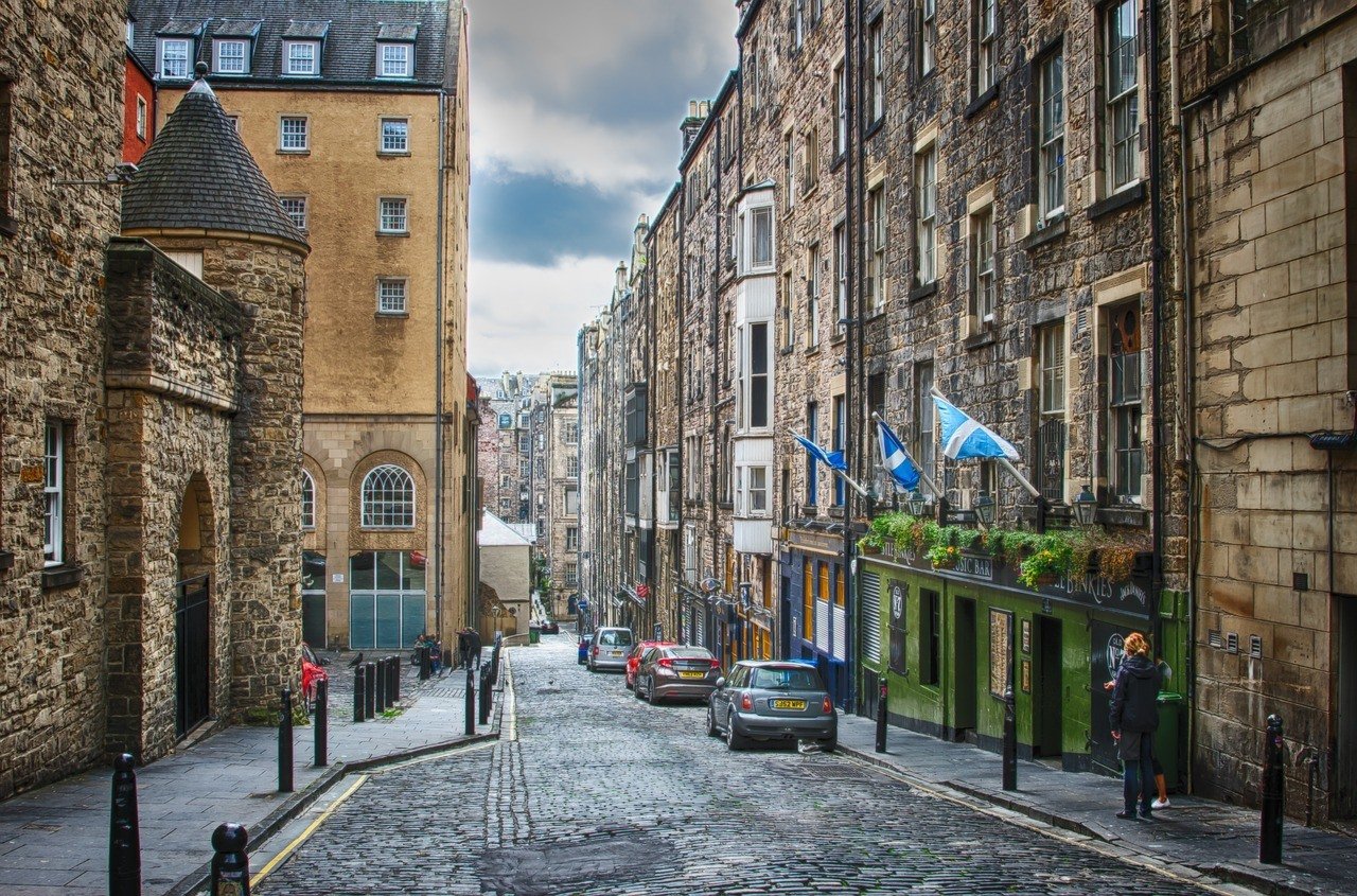 Staying in a Cottage in Edinburgh