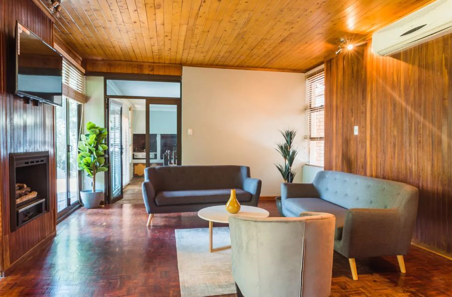 Sunny Villa in the Menlyn Area Pretoria