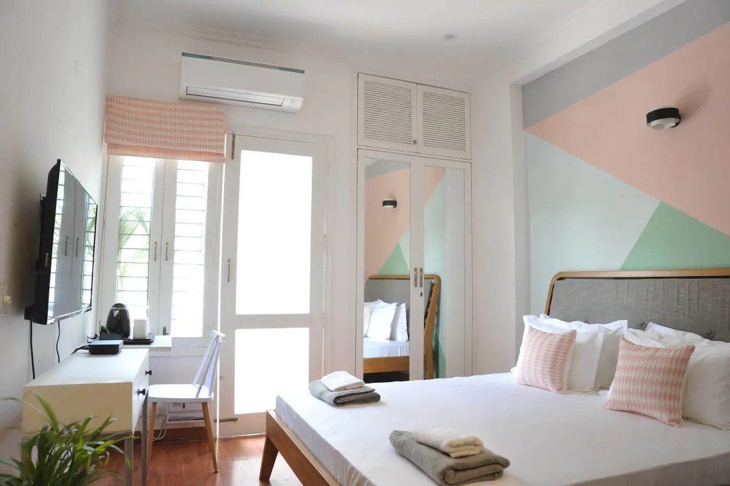 Boutique Modern Studio