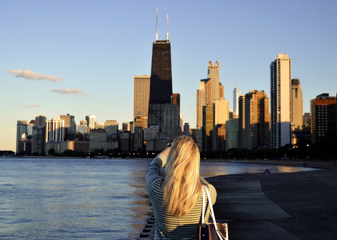 Chicago - Female Traveller