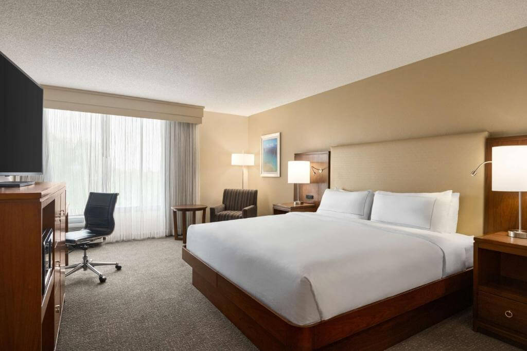 Crowne Plaza Hotel Fort Myers at Bell Tower Shops