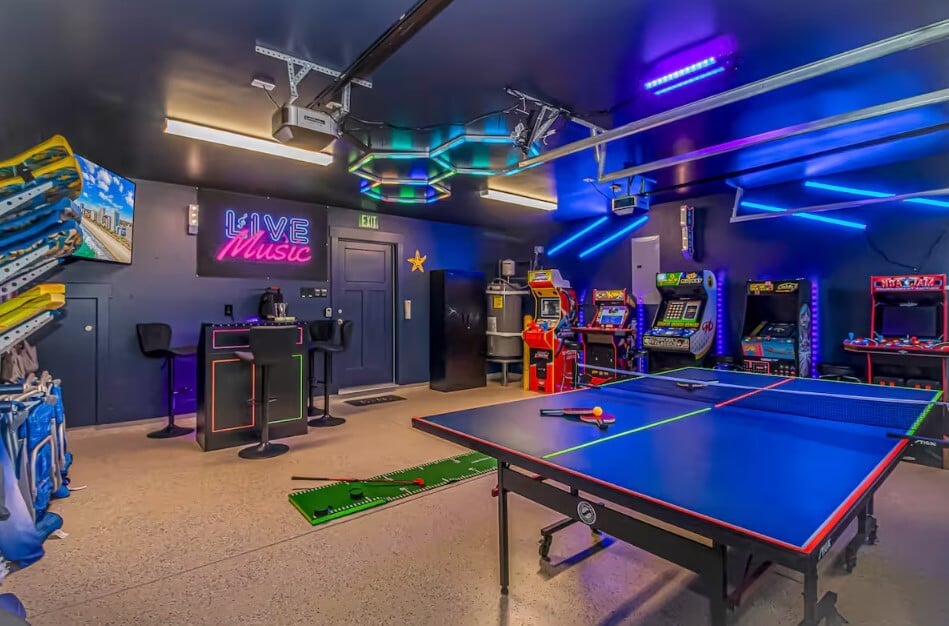 Family Fun! Glow Arcade Aquarium Rm Walk to Beach