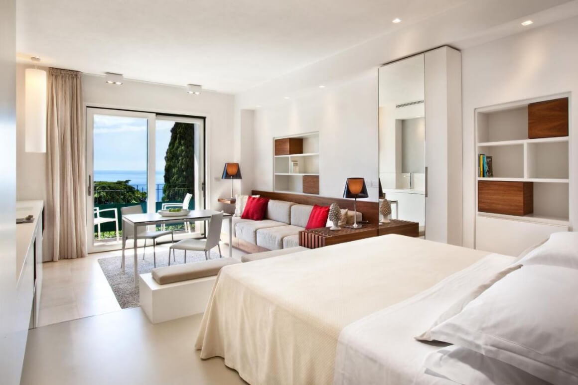 Hotel Villa Belvedere Taormina. Hotel room with sea view.