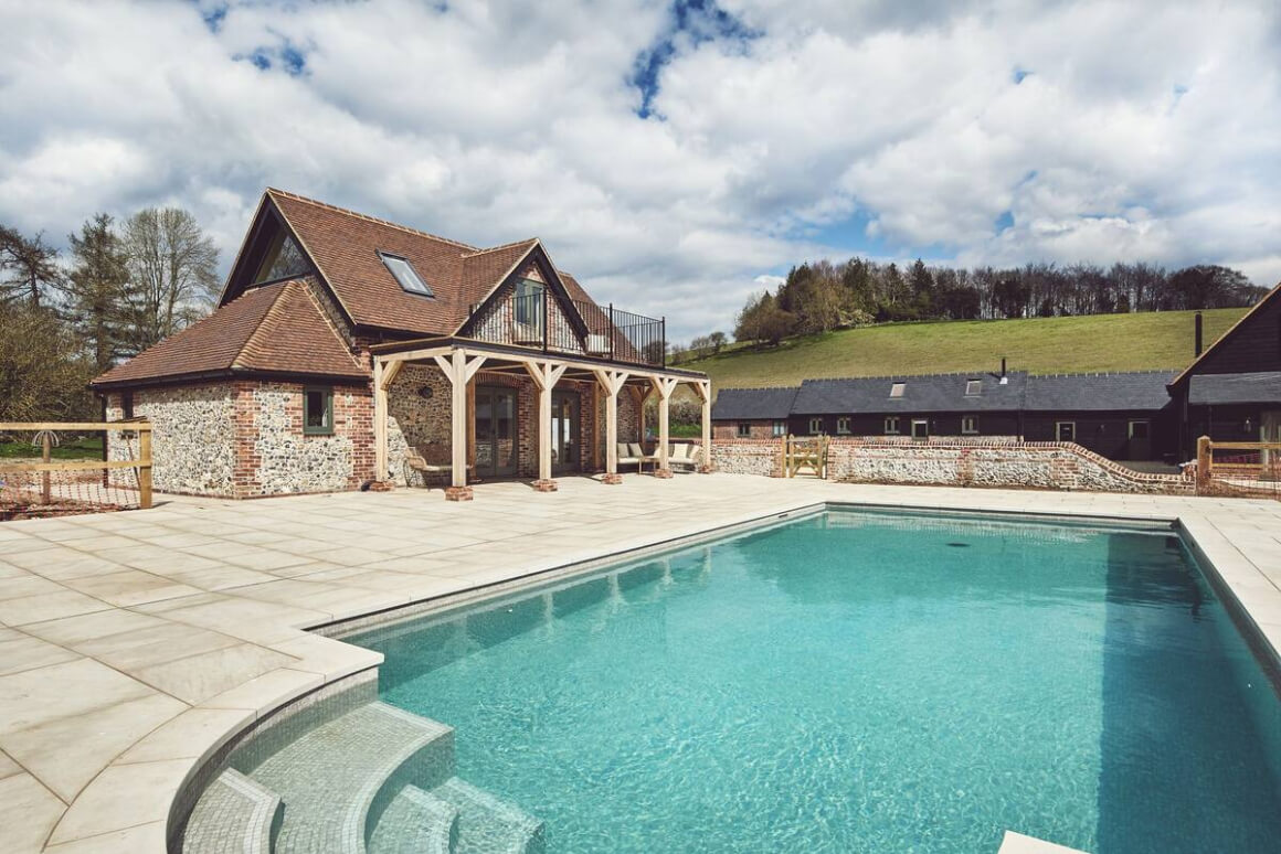 Huge Cottage with a Pool
