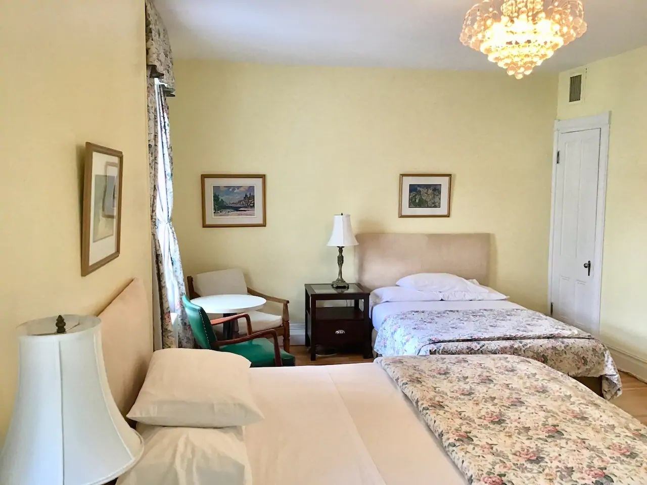 Large Private room in Old Quebec