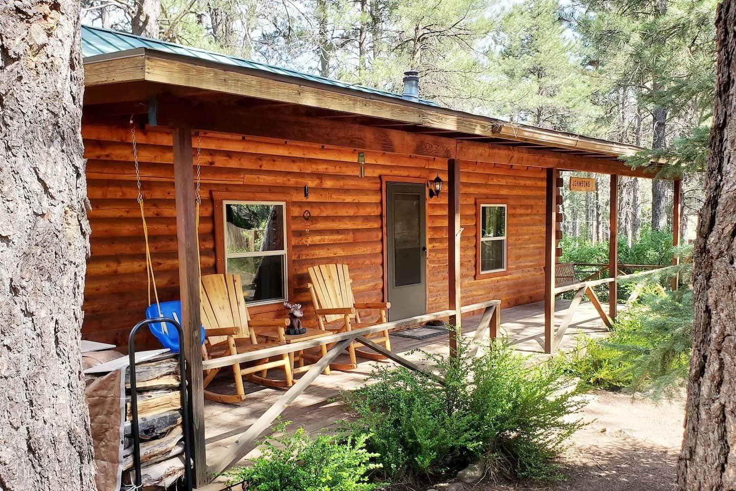 Lazy Bear Cabin with hot tub