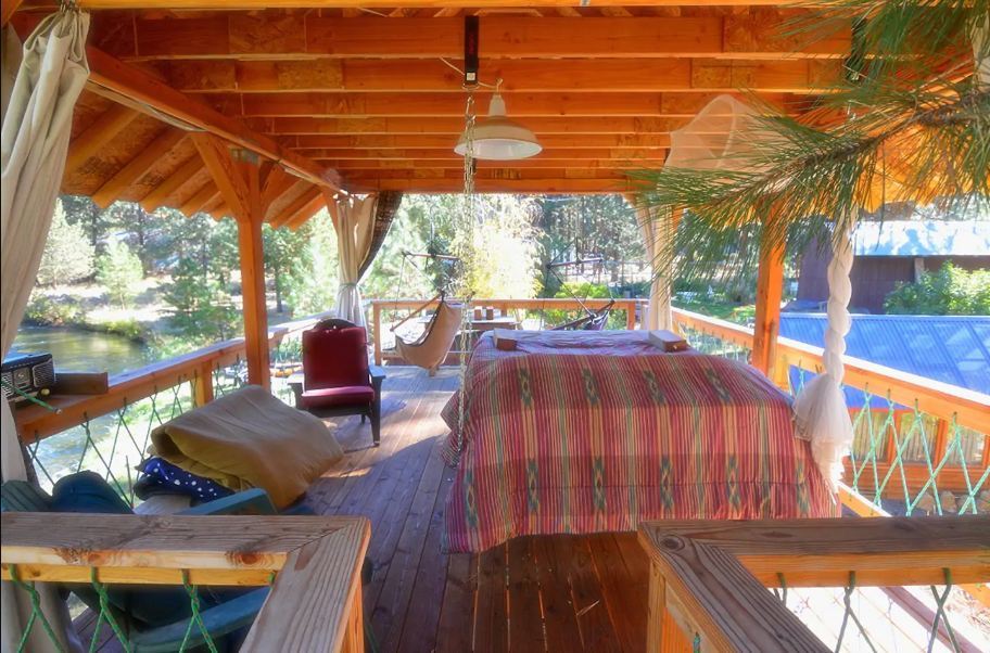 Deschutes River Woods Treehouse