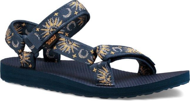 17 Best Travel Sandals of 2023 (Buyer's Guide)