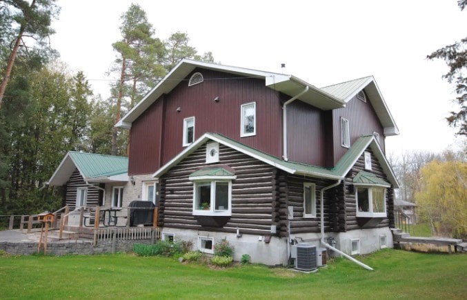 The Log Cabin B and B, Close to Toronto