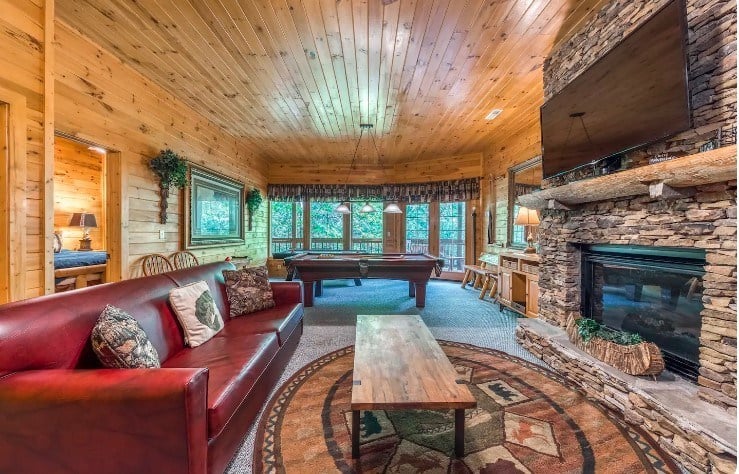 Upscale Cabin with games room, Tennessee