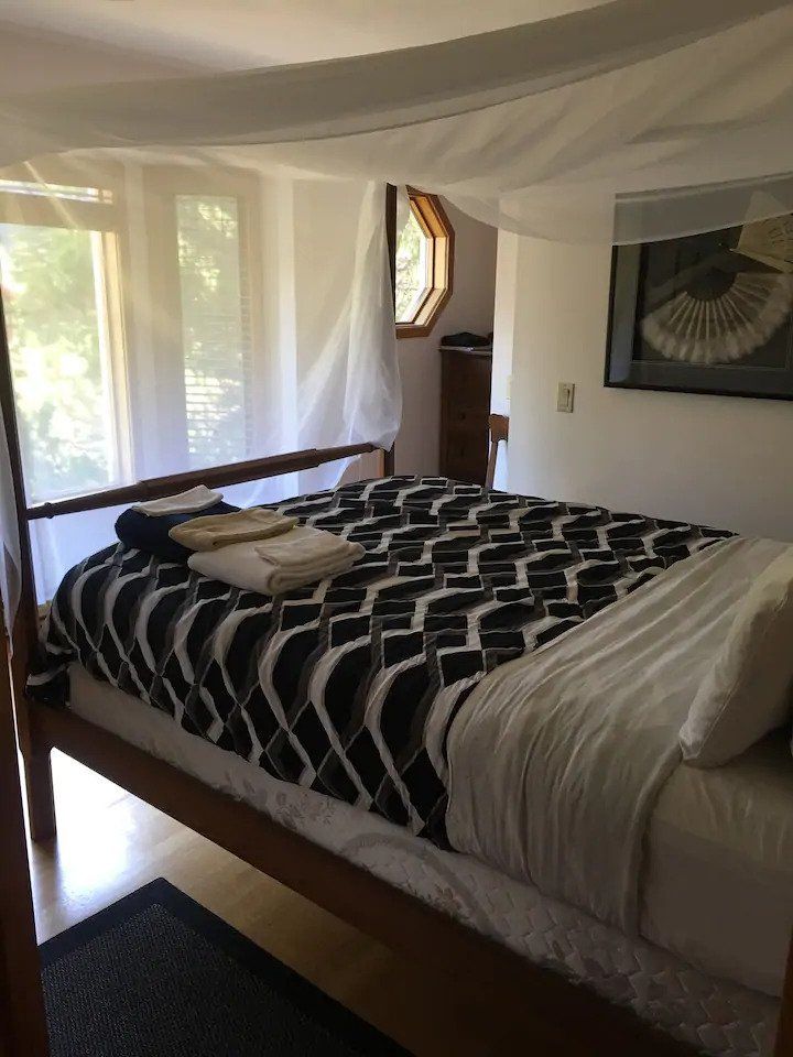 Best Hostel for Couples in Whistler - Paul's BnB