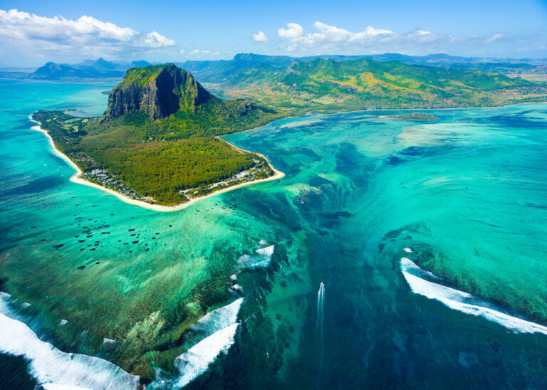 Backpacking Mauritius Travel Guide (BUDGET TIPS)