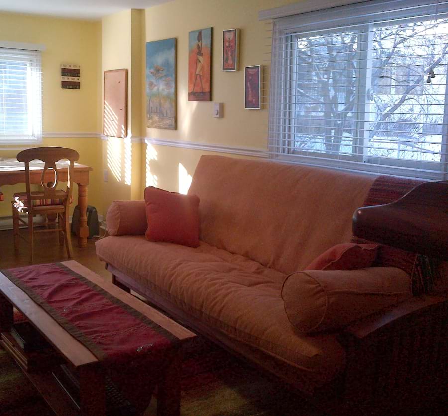 spacious fully equipped studio in trendy westboro