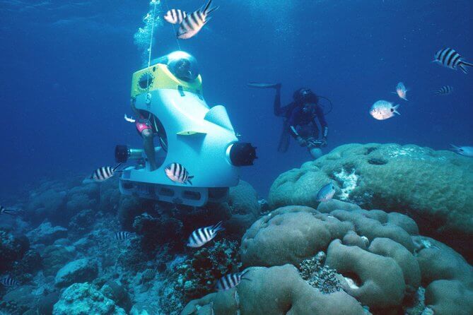 Submarine scooter underwater - the collest and best thing to do in Mauritius