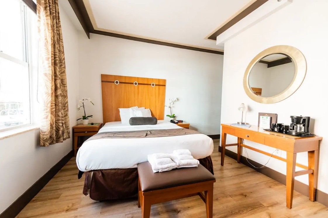 Artsy Ocean Drive Bed and Breakfast