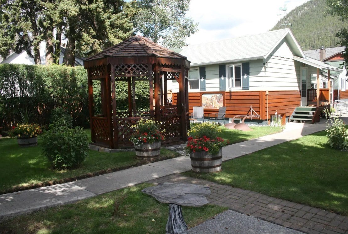 Banff Beaver Cabins 2