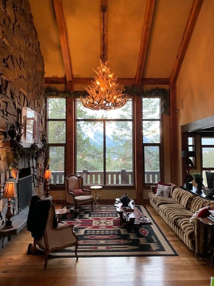 Chateau Elise Mountain Home, Banff