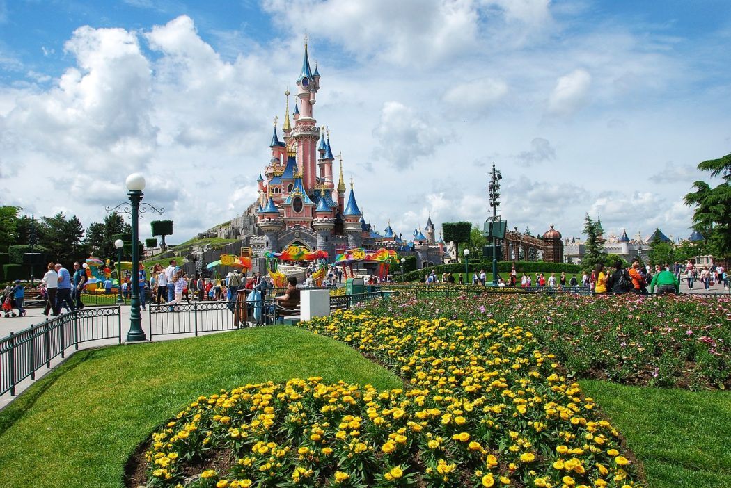 best places to stay close to disney world for two famlies best places to stay close to disney world for two famlies