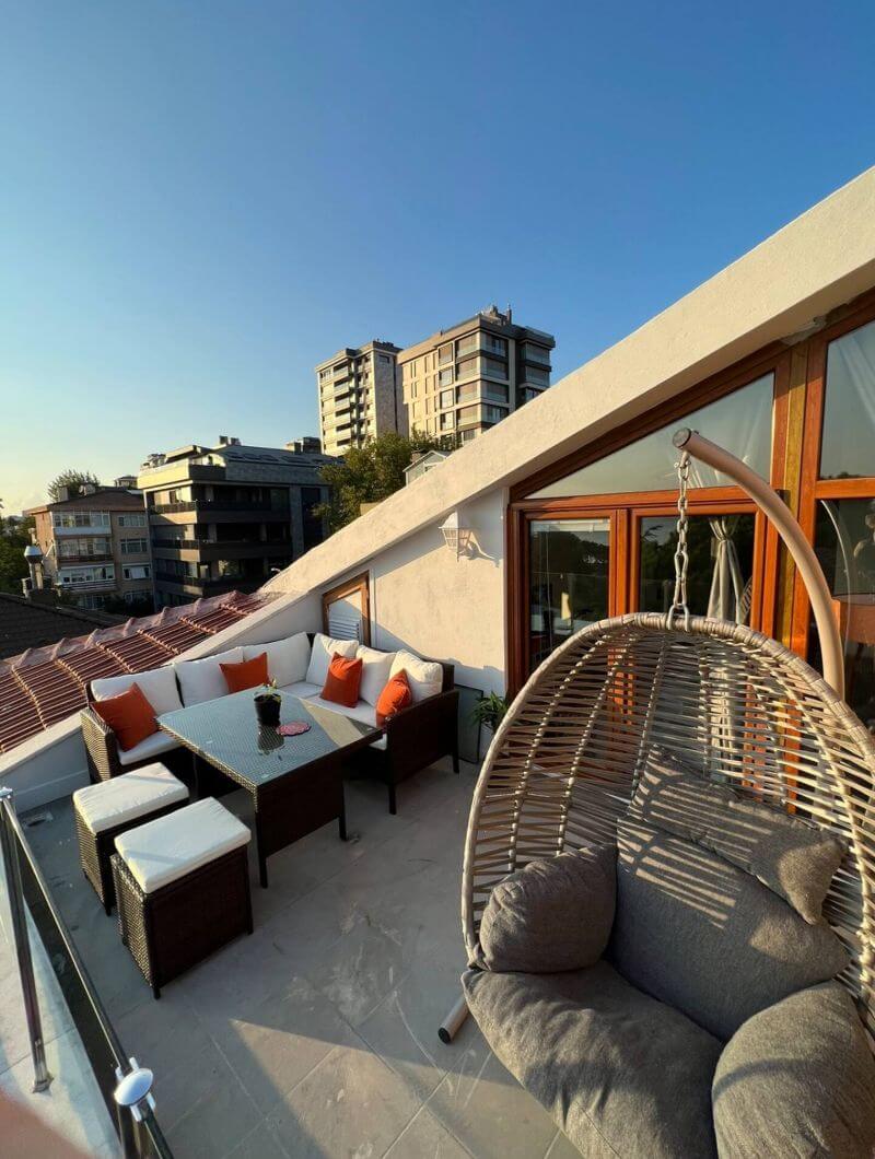 Flat With Rooftop Pool