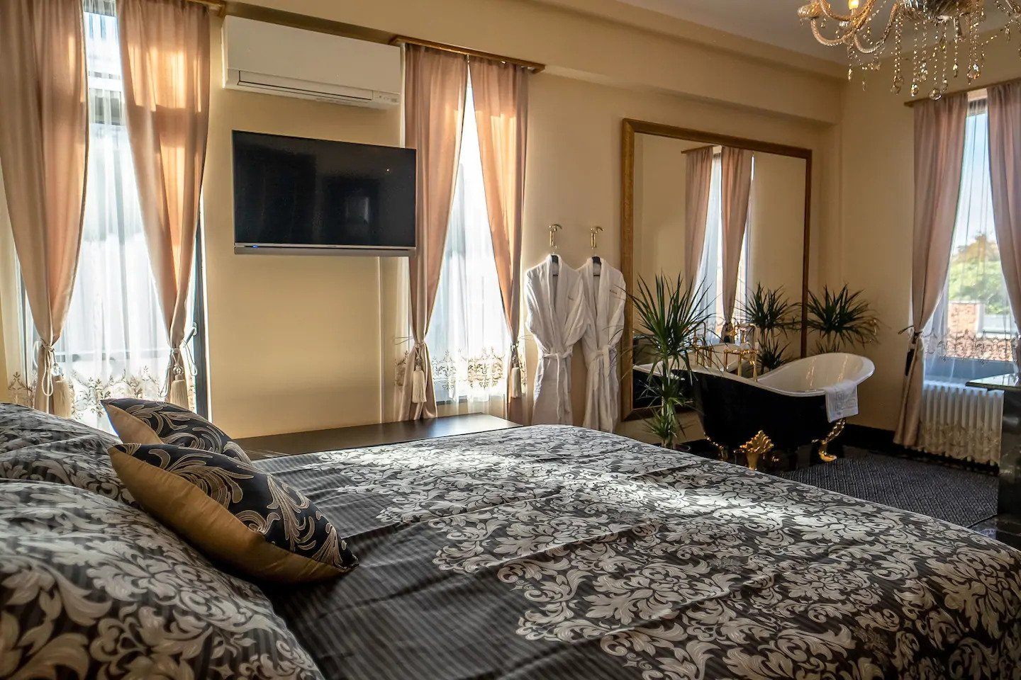 Opulent 2 Bedroom Luxury Apartment