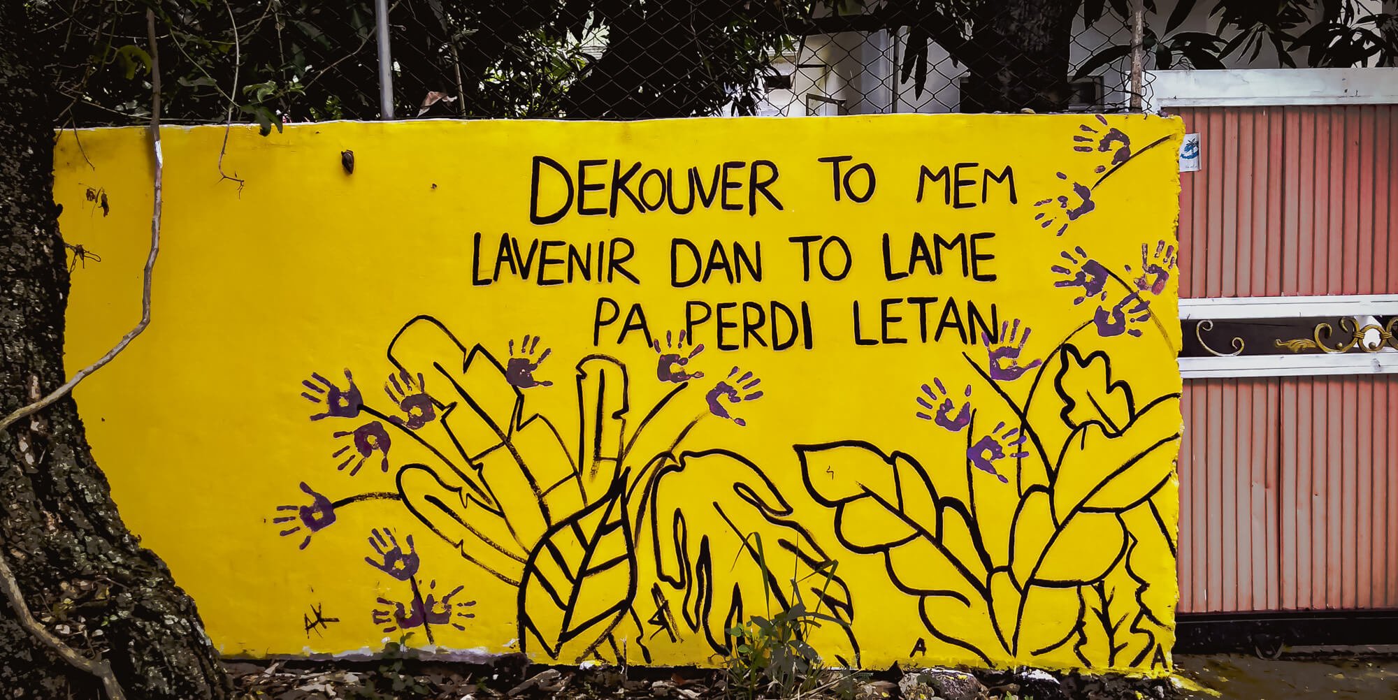 Street art in Mauritius with Mauritian Creole writing