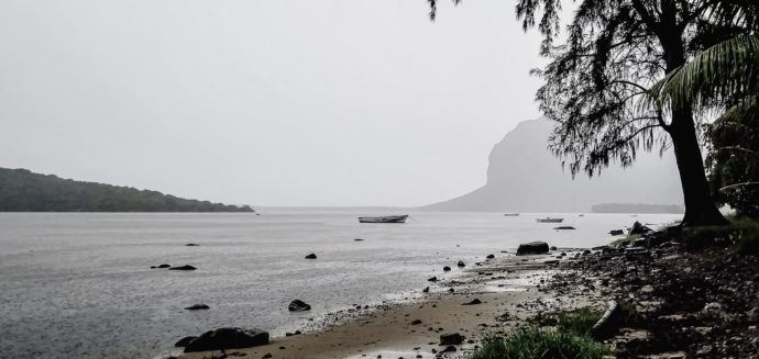 Backpacking Mauritius Travel Guide • TIPS + SECRETS for 2020 - Backpacking Mauritius Misty Le Morne 690x327