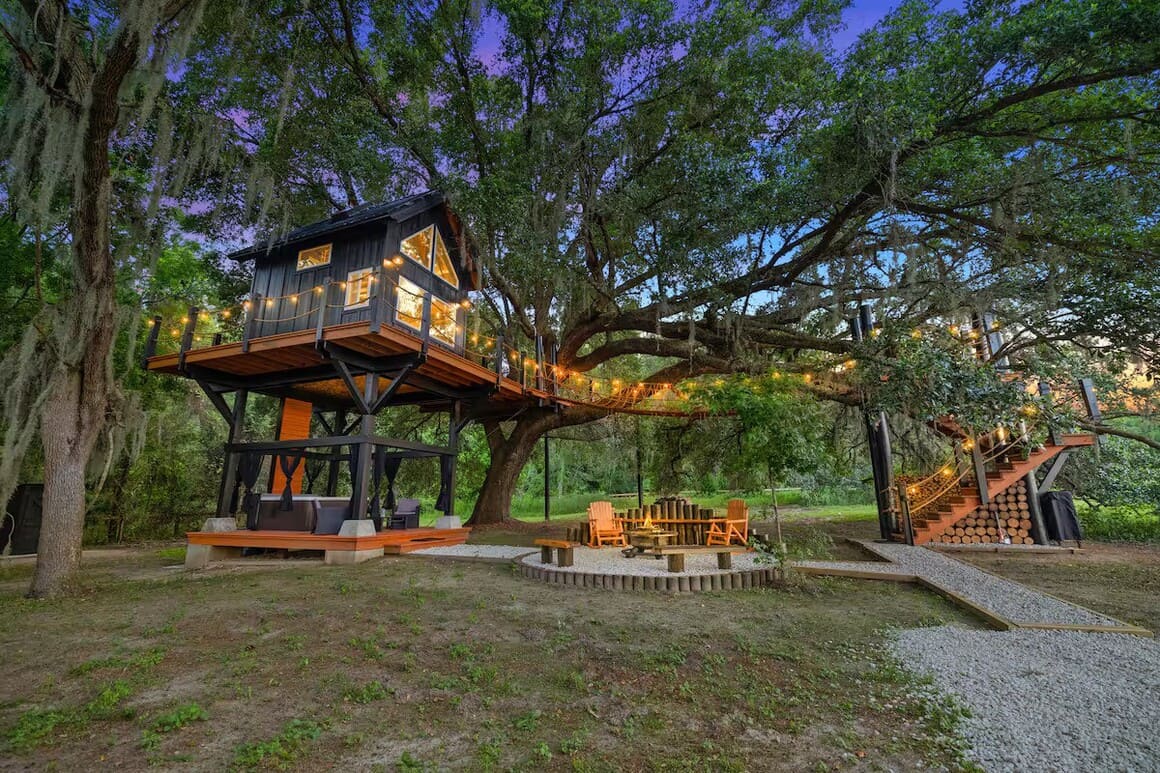 Woodpecker Treehouse Retreat
