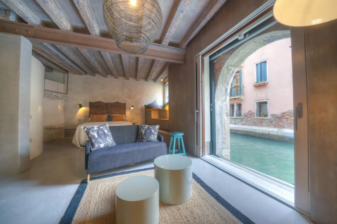 Apartment with Canal View
