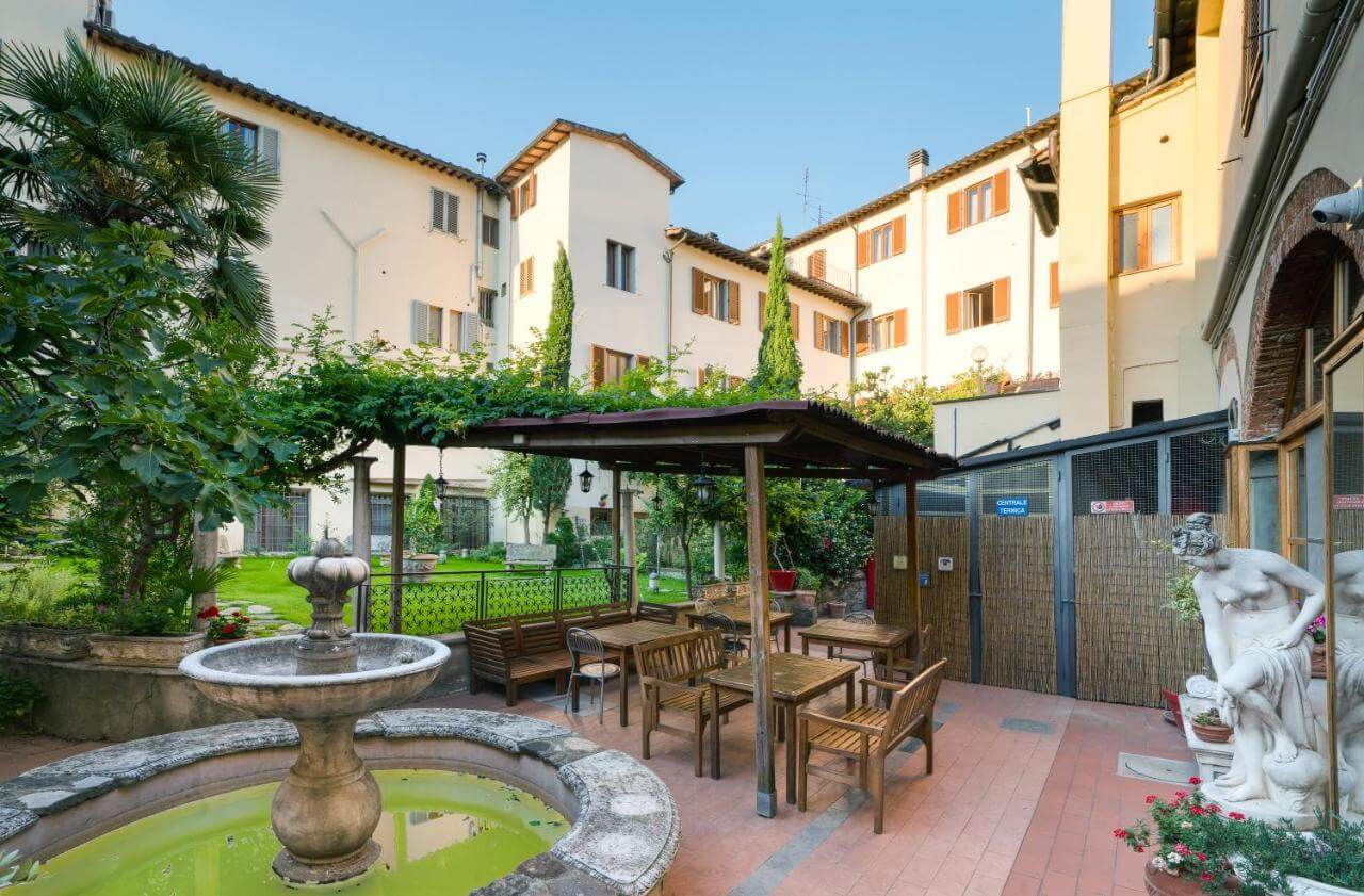 Archi Rossi Hostel